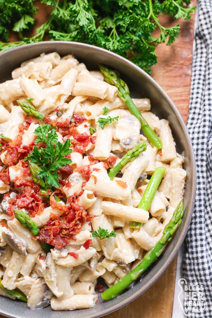 Bacon and Mushroom Pasta: Gluten-Free with Creamy Garlic Sauce!