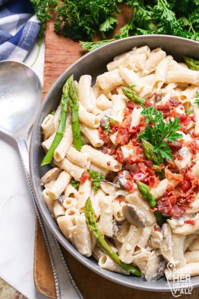 Bacon and Mushroom Pasta: Gluten-Free with Creamy Garlic Sauce!