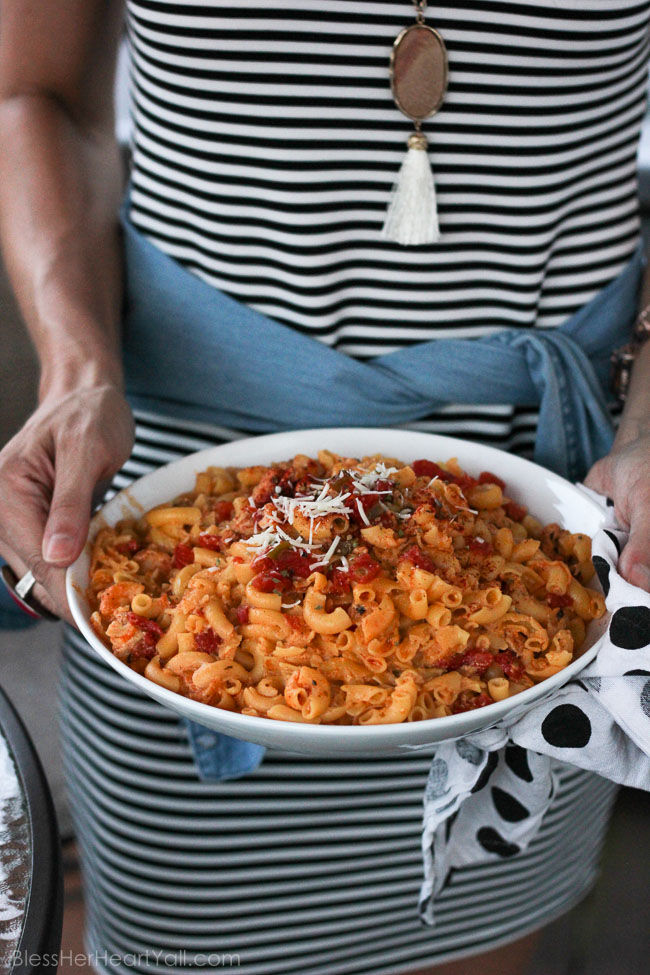 This spicy cajun chicken pasta combines heat, tender protein, and a creamy pasta into one dish. It's a spicy, creamy, and oh so delicious one-pot meal in under 30 minutes! www.ahotsouthernmess.com