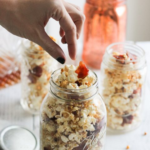 This bourbon, bacon, maple popcorn hits all the right spots, with it's freshly popped popcorn, sprinkled with thick-cut applewood bacon, and then drizzled with butter, salt, maple syrup, and of course bourbon! It's a quick, easy, and inexpensive DIY gift for friends, co-workers, and host/hostess's this holiday season!