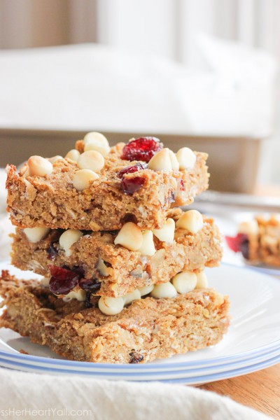 These gluten-free quinoa breakfast bars are a sweet and easy breakfast option for those on-the-go mornings. These breakfast / protein bars combine quinoa, coconut flour, honey, and peanut butter with dried fruits and white chocolate chips to make a delicious baked gluten-free breakfast! www.BlessHerHeartYall.com